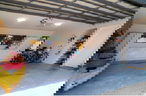 Photo 26 - Spacious Eastern Beach Home - 1 Min From Beach!