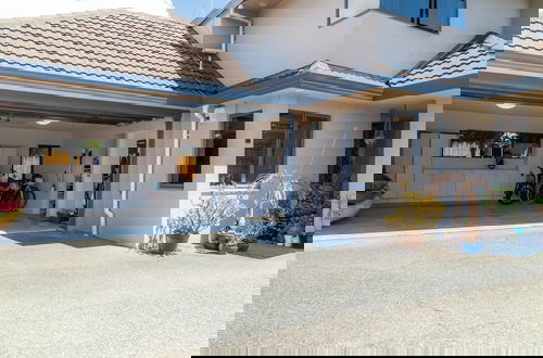 Photo 29 - Spacious Eastern Beach Home - 1 Min From Beach!