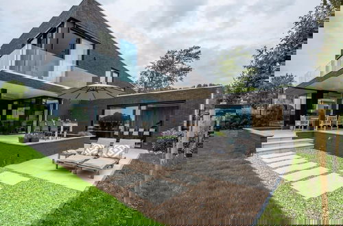 Foto 32 - Attractive Villa With Jetty