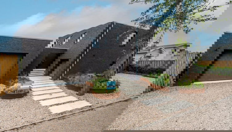 Foto 1 - Attractive Villa With Jetty