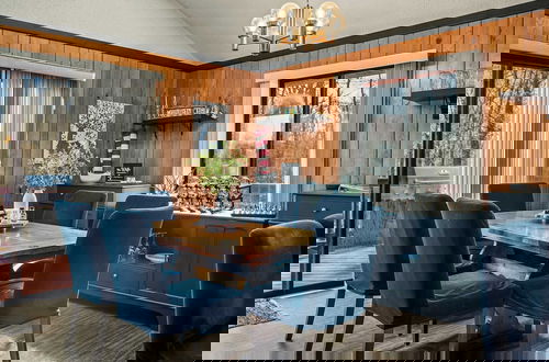 Foto 9 - Mountain Magic by Avantstay Firepit + Game Room - Pool Table, Foosball