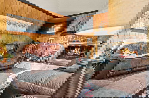 Foto 14 - Mountain Magic by Avantstay Firepit + Game Room - Pool Table, Foosball