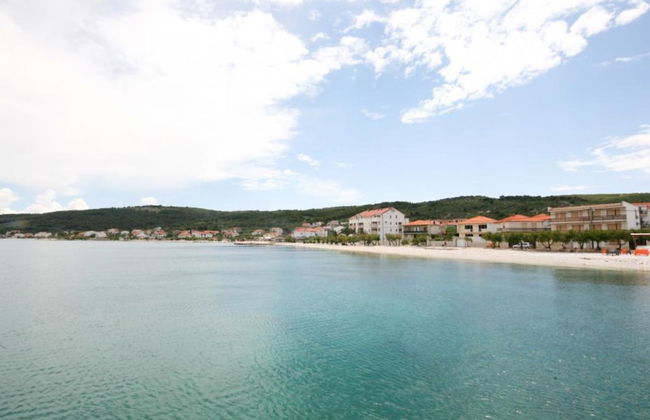 Spacious Beachfront Apartment Ciovo - Foto 12
