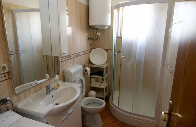 Spacious Beachfront Apartment Ciovo - Foto 11