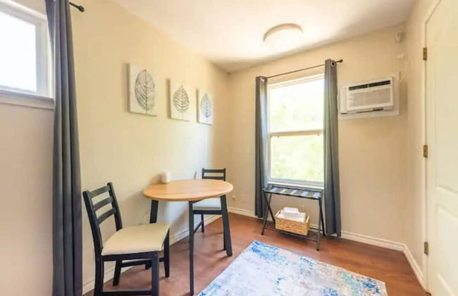 Entire Guesthouse in Southeast Austin - Photo 11