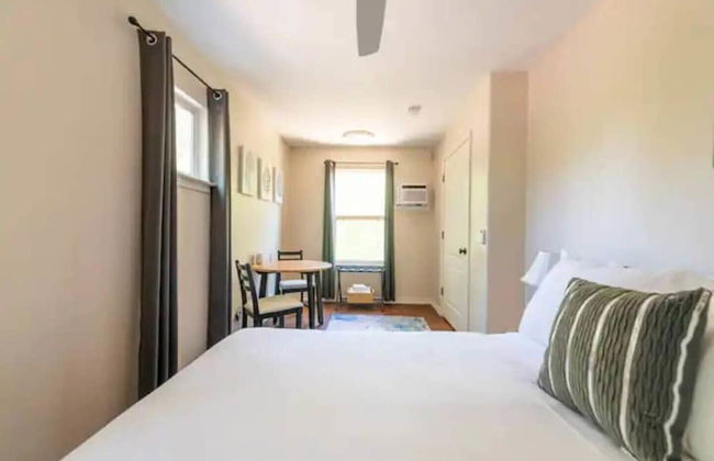 Entire Guesthouse in Southeast Austin - Photo 10