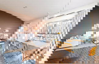 Foto 3 - Bright and Stylish Riverside Haven in Canary Wharf