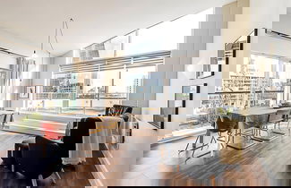 Foto 2 - Bright and Stylish Riverside Haven in Canary Wharf