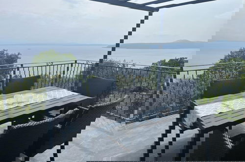 Foto 16 - Splendid Holiday Home With Panoramic Sea Views Moscenicka Draga