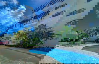 Foto 2 - Cute Apartment Only Steps From the Beach