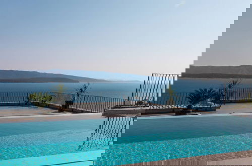 Foto 29 - Spectacular Bol Island Sea View Villa With Pool