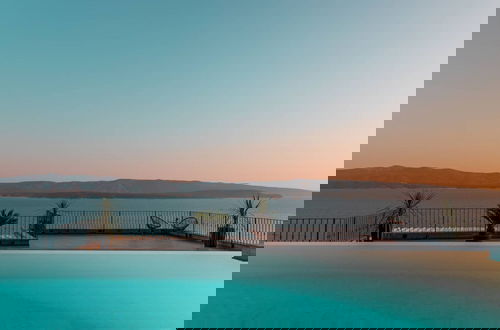 Foto 33 - Spectacular Bol Island Sea View Villa With Pool