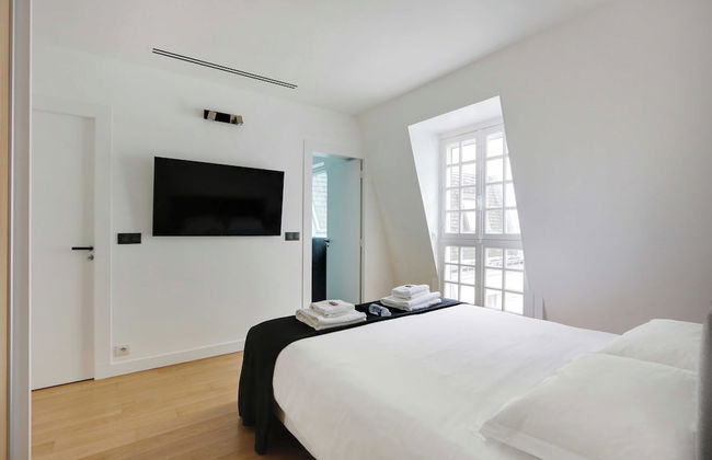 Elegance and Comfort With A/C - Arc de Triomphe - Photo 2