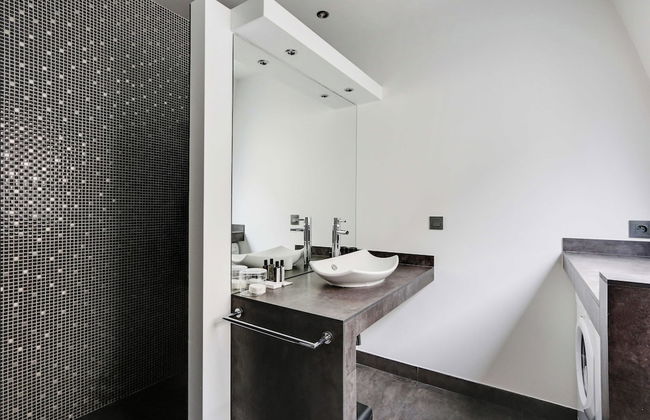 Elegance and Comfort With A/C - Arc de Triomphe - Photo 11