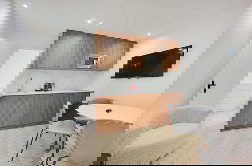 Foto 1 - Modern Apartment With Terrace