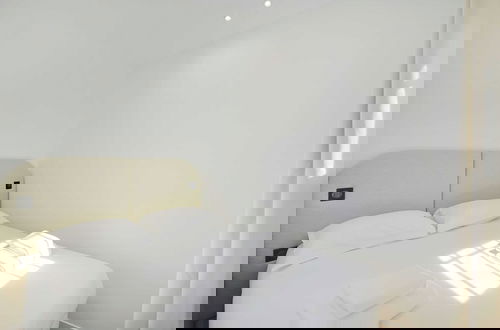Foto 5 - Modern Apartment With Terrace