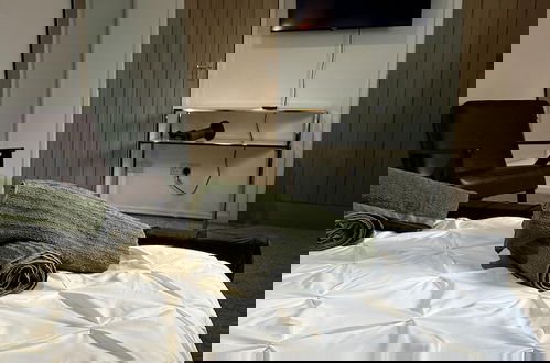 Foto 5 - Entire Apartment Super King Bed Close To Town