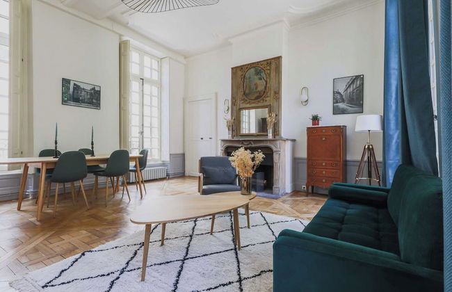 Apartment in Notre-dame Cathedral - Photo 1
