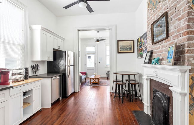 Vibrant Uptown Condos - Foto 11
