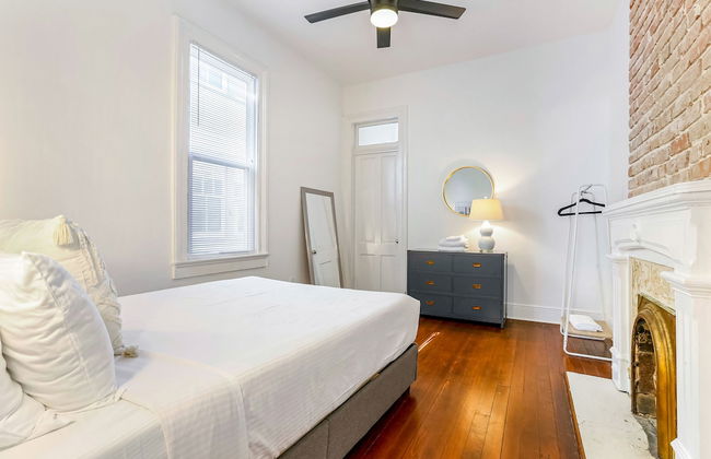 Vibrant Uptown Condos - Foto 17