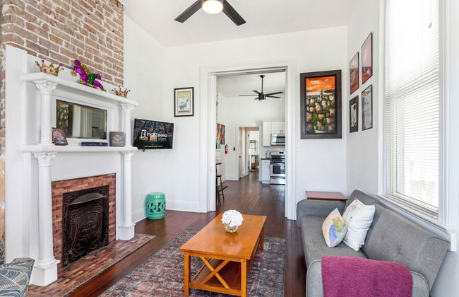 Vibrant Uptown Condos - Foto 28