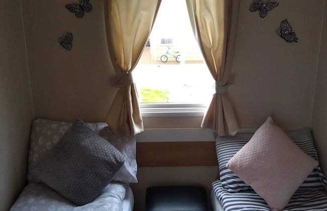 2 Bedroom 6 Berth Caravan With Decking - Foto 3
