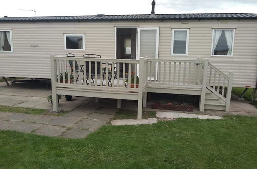 Foto 15 - 2 Bedroom 6 Berth Caravan With Decking