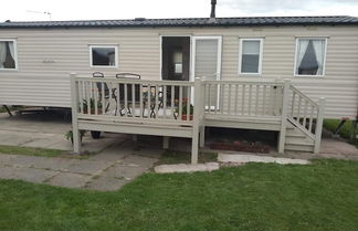 Photo 1 - 2 Bedroom 6 Berth Caravan With Decking