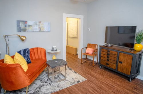 Photo 8 - Remodeled Modern 1br/1ba Apt2 Near Dtwn 5min Pearl