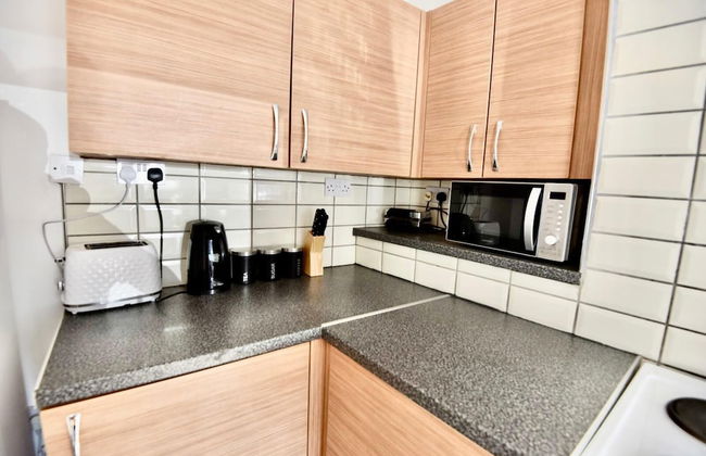 Cheer full 4 Bedroom House Train Station - Foto 34
