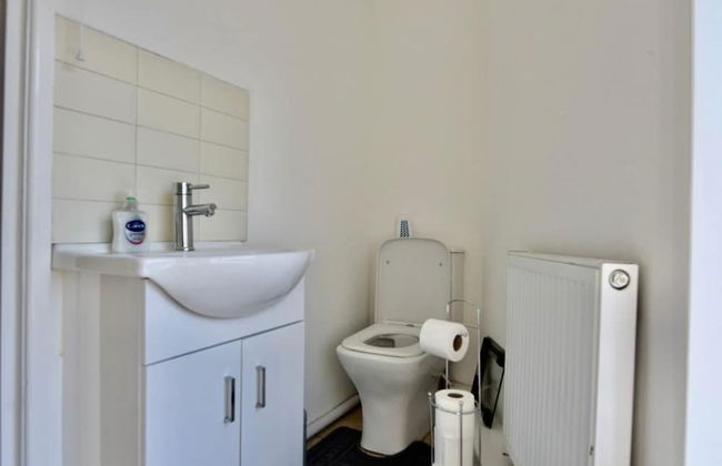 Cheer full 4 Bedroom House Train Station - Foto 41