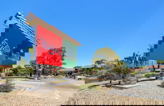 Photo 1 - HomeTowne Studios by Red Roof Ridgecrest