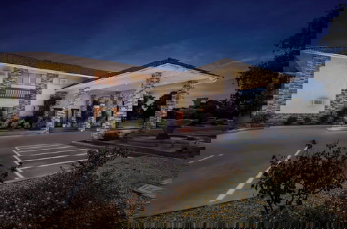 Foto 34 - HomeTowne Studios by Red Roof Ridgecrest