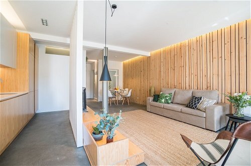 Foto 12 - Wood Wall & Garden Apartment