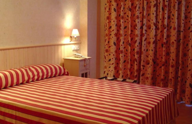Aparthotel La Espadaña - Photo 9