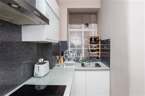 Photo 14 - Modern 2 Bedroom Apartment in Marble Arch
