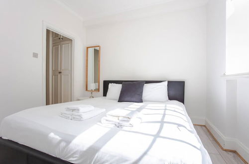 Photo 11 - Modern 2 Bedroom Apartment in Marble Arch