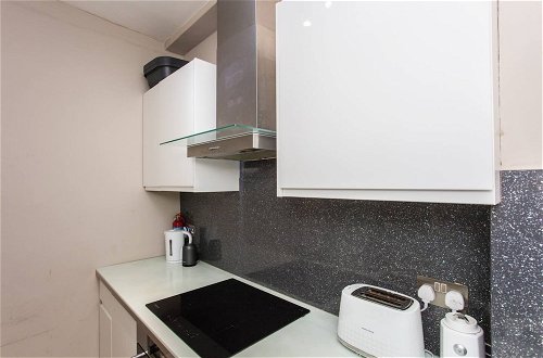 Photo 13 - Modern 2 Bedroom Apartment in Marble Arch