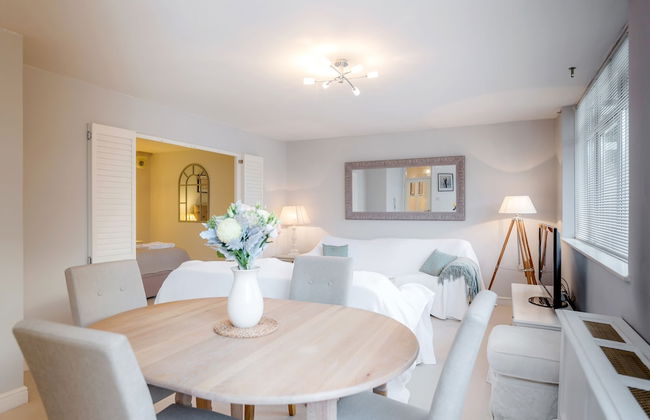 Putney Court - 1 Bed Apartment by BaseToGo - Photo 12