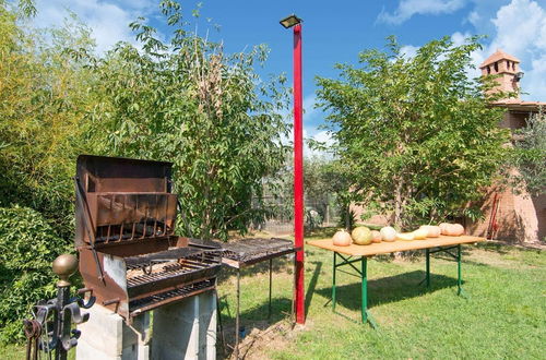 Photo 31 - Snug Farmhouse in Castiglione del Lago With Pool