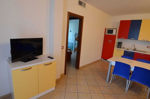 Photo 4 - Cheerful Apartment with AC near Adriatic Coast