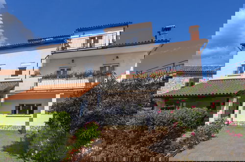 Photo 36 - Holiday House With Private Pool and Balcony