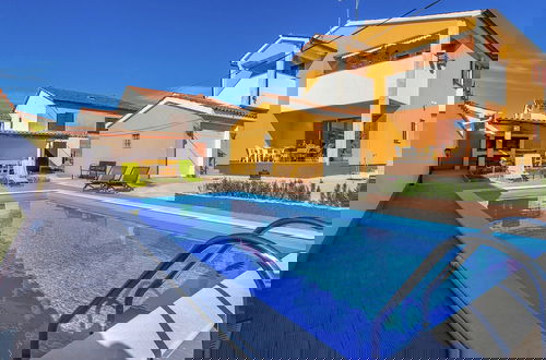 Foto 14 - Detached House With Swimming Pool Near the Sea