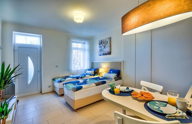 Modern Duplex Close to City Center- Free Parking - Photo 6