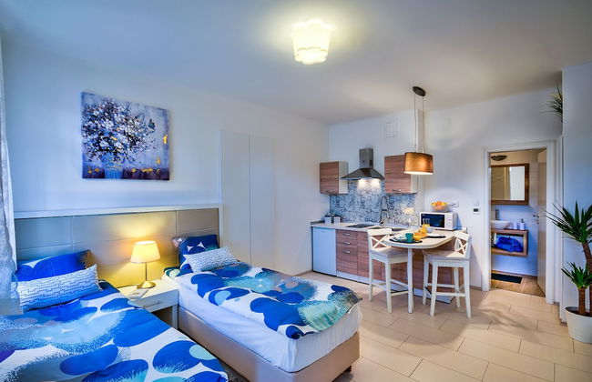 Modern Duplex Close to City Center- Free Parking - Photo 5