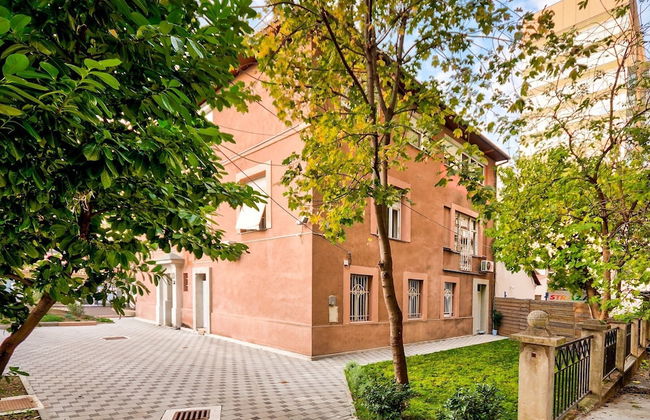 Modern Duplex Close to City Center- Free Parking - Photo 12