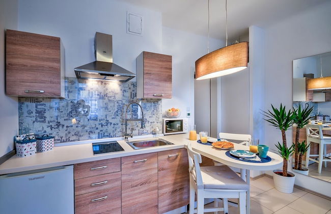 Modern Duplex Close to City Center- Free Parking - Photo 8