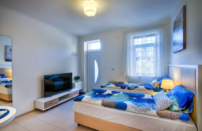 Modern Duplex Close to City Center- Free Parking - Photo 3