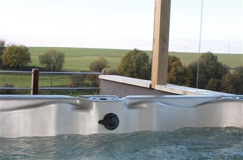 Photo 16 - Luxury Cottage in Vaux-sur-Sûre with Hot Tub