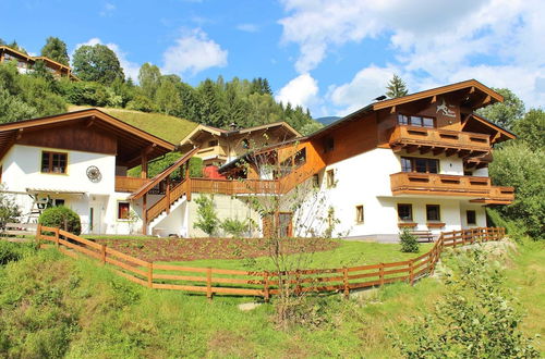 Foto 14 - Spacious Chalet near Ski Area in Saalbach-Hinterglemm